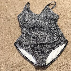 Speedo Black and White One Piece Swimsuit Ruched Size Size 14